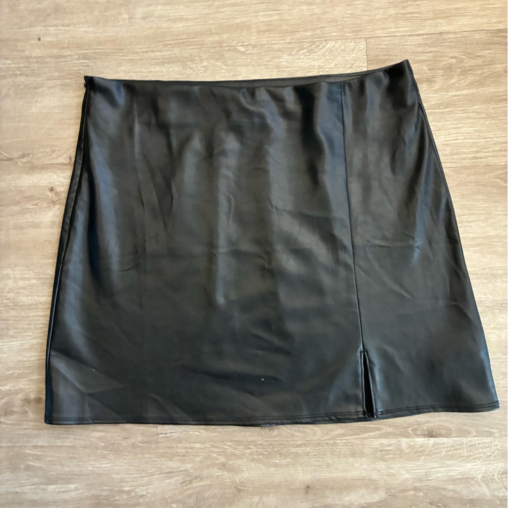 Old Navy Black Faux Leather Skirt
